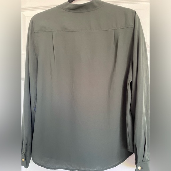 Forest green blouse. Size large. - Picture 4 of 4